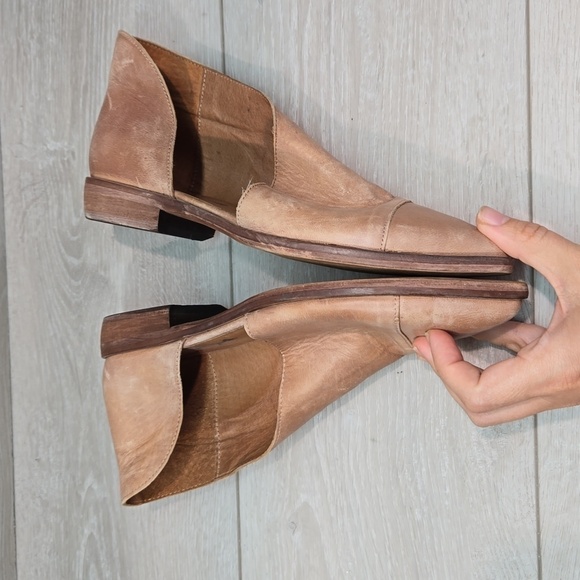 Free People Women Cutout Side Ankle Leather Pointed toe boots shoes sz 37/6 - Picture 8 of 11